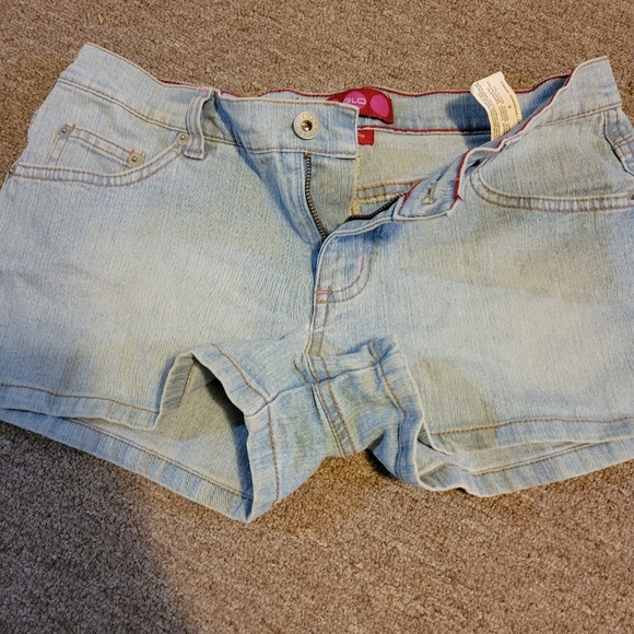 Shorts - Picture 4 of 5